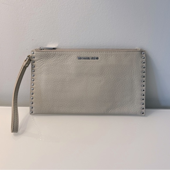 Michael Kors Clutch/Wristlet - Picture 1 of 8